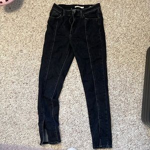 LEVIS - High Rise Skinny with small slits in the leg